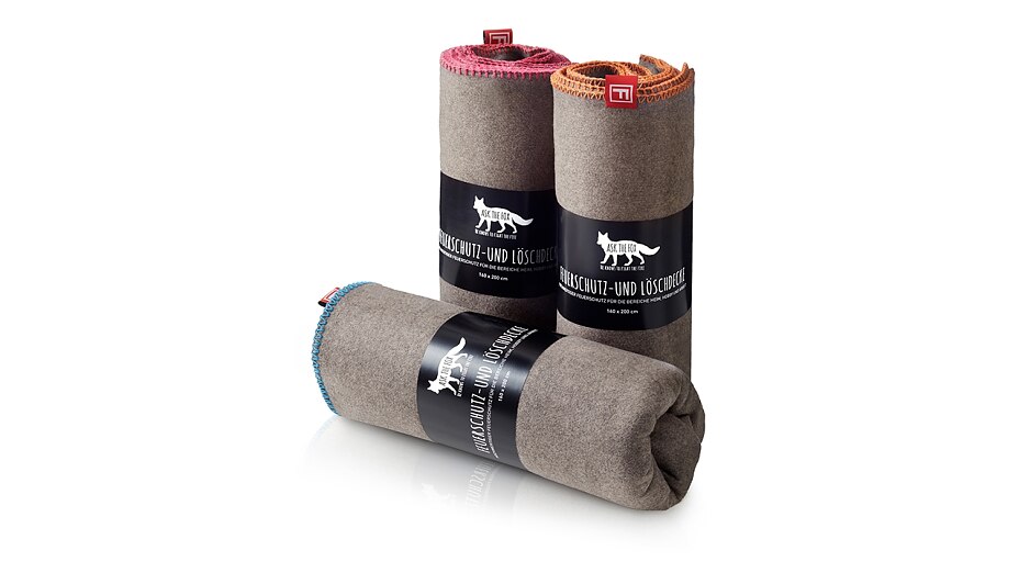 ASK THE FOX® feuerfeste Komfortdecke – für Sofa, Bett oder als Kuscheldecke auf Reisen. ASK THE FOX® feuerfeste Komfortdecke – für Sofa, Bett oder als Kuscheldecke auf Reisen.