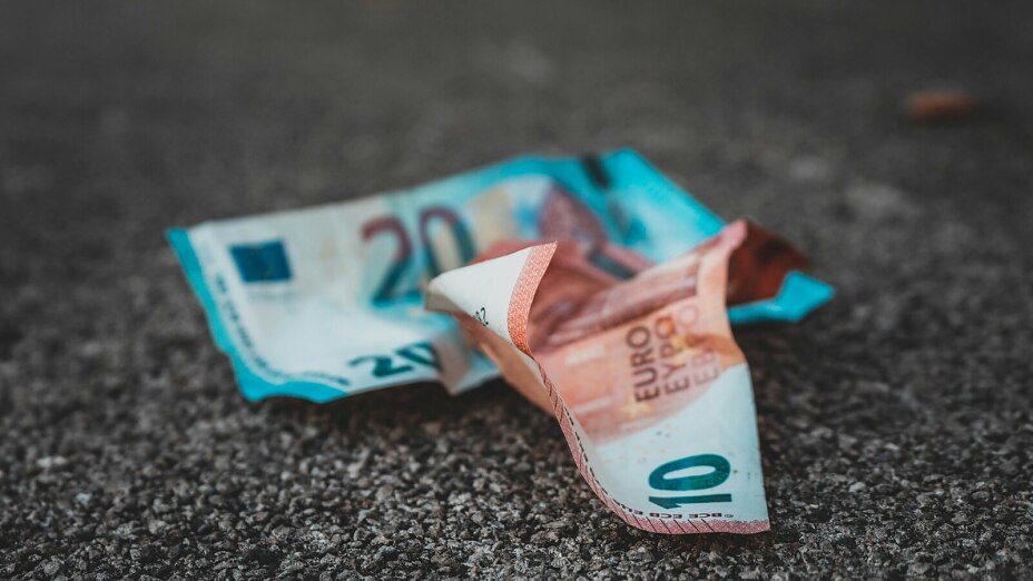 Gerade in Zeiten von stärkerer Geldentwertung kann sparen sehr wichtig sein. Bildquelle: @ Sara Kurfeß / Unsplash.com