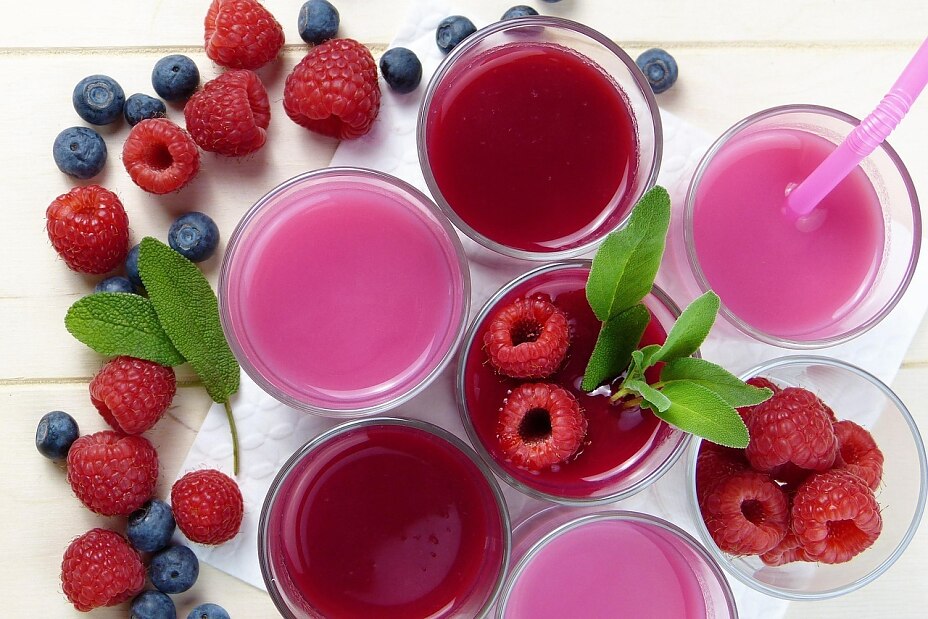 Fruchtige Verlockung mit Tücken – bei Fruktoseintoleranz können Säfte und Beeren schnell Beschwerden auslösen. Fruchtige Verlockung mit Tücken – bei Fruktoseintoleranz können Säfte und Beeren schnell Beschwerden auslösen.
