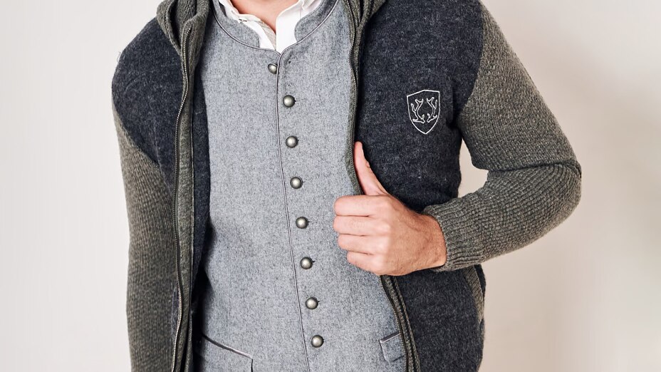 Zeitgemäßer Look: Trachtenweste im klaren Design. Zeitgemäßer Look: Trachtenweste im klaren Design.