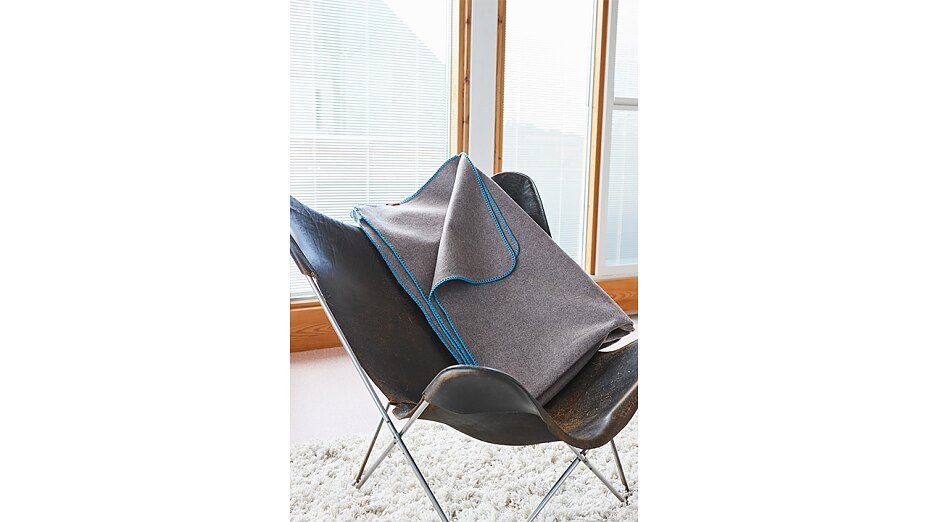 ASK THE FOX Kuscheldecke aus 100 % PyroTex® – federleicht, ultra weich und temperaturausgleichend. Ideal für eine edle Wohnatmosphäre. Zertifiziert, maschinenwaschbar im Schonwaschgang, Maße 160×200 cm. Perfekt als Premium-Geschenk. ASK THE FOX Kuscheldecke aus 100 % PyroTex® – federleicht, ultra weich und temperaturausgleichend. Ideal für eine edle Wohnatmosphäre. Zertifiziert, maschinenwaschbar im Schonwaschgang, Maße 160×200 cm. Perfekt als Premium-Geschenk.