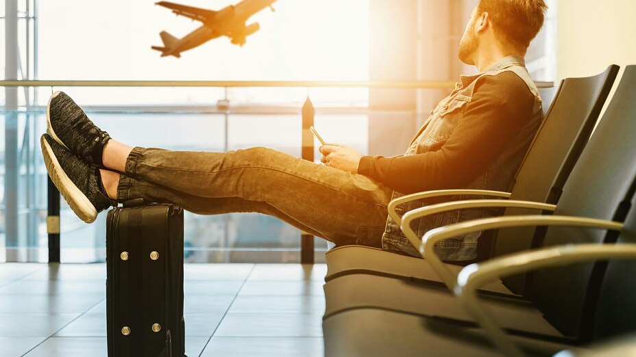Flugverspätungen sind nicht nur ärgerlich, sondern können gerade bei einem Kurzurlaub große finanzielle Nachteile mit sich bringen. Umso wichtiger ist es, die eigenen Rechte gegenüber der Airline zu kennen und durchzusetzen