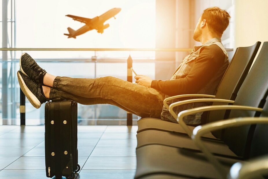 Flugverspätungen sind nicht nur ärgerlich, sondern können gerade bei einem Kurzurlaub große finanzielle Nachteile mit sich bringen. Umso wichtiger ist es, die eigenen Rechte gegenüber der Airline zu kennen und durchzusetzen