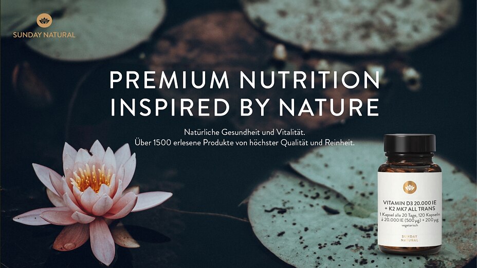 Werbeanzeige von Sunday Natural mit dem Slogan "PREMIUM NUTRITION INSPIRED BY NATURE", einer rosa Seerose und einer Flasche Vitamin D3 + K2.