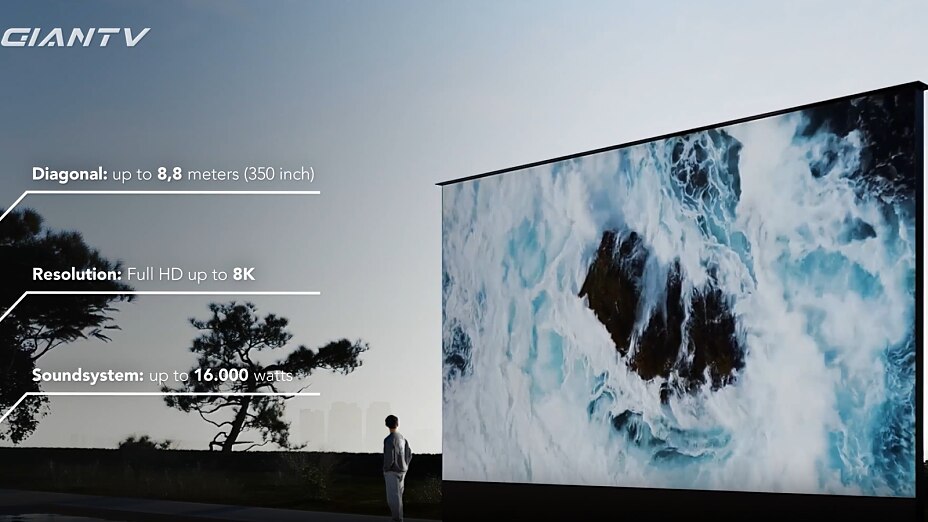 Auf Knopfdruck fährt der GianTV aus dem Boden – danach verschwindet der versenkbare Outdoor-TV wieder vollständig.